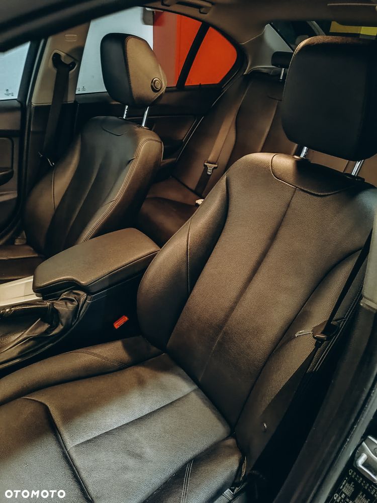 BMW Seria 3 318i - 3