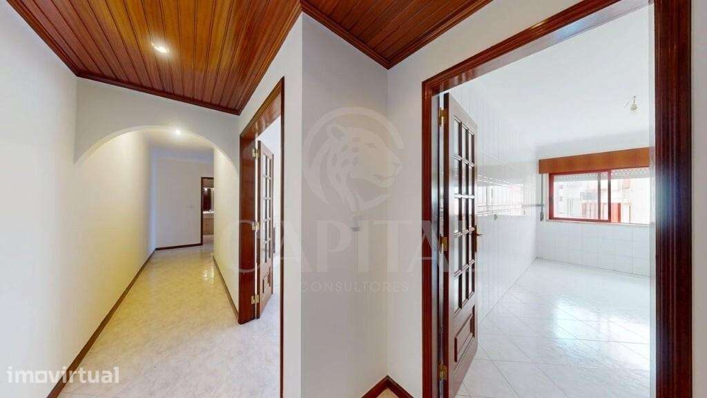 T2 espaçoso com varanda e garagem - Grande imagem: 3/28