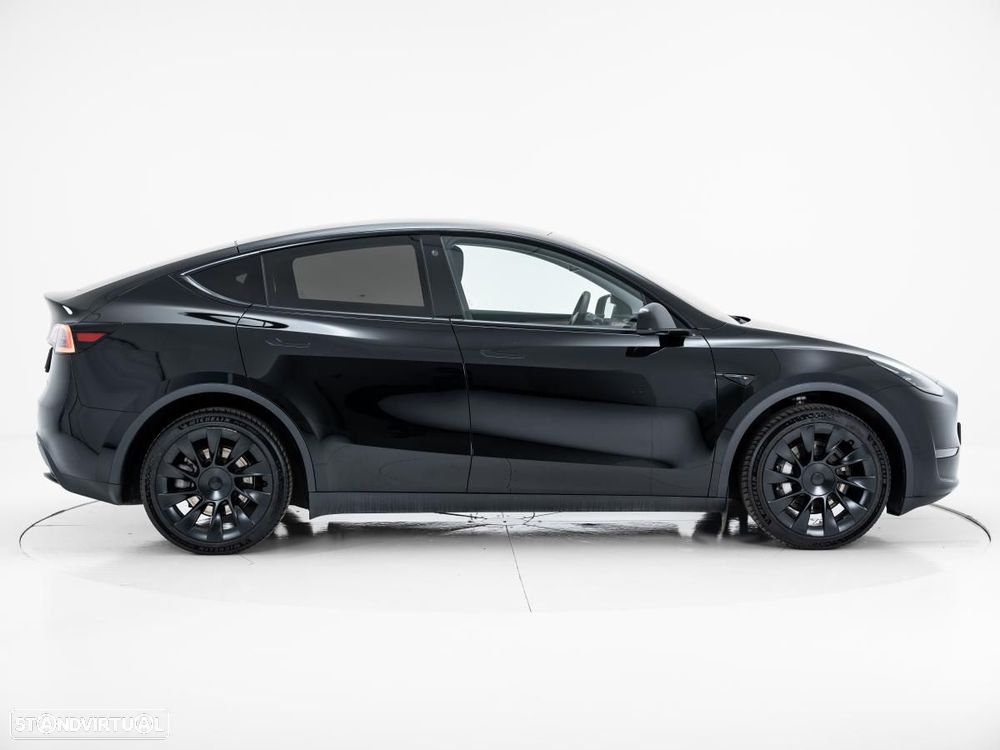 Tesla Model Y Long Range Dual Motor AWD — fotografia 2