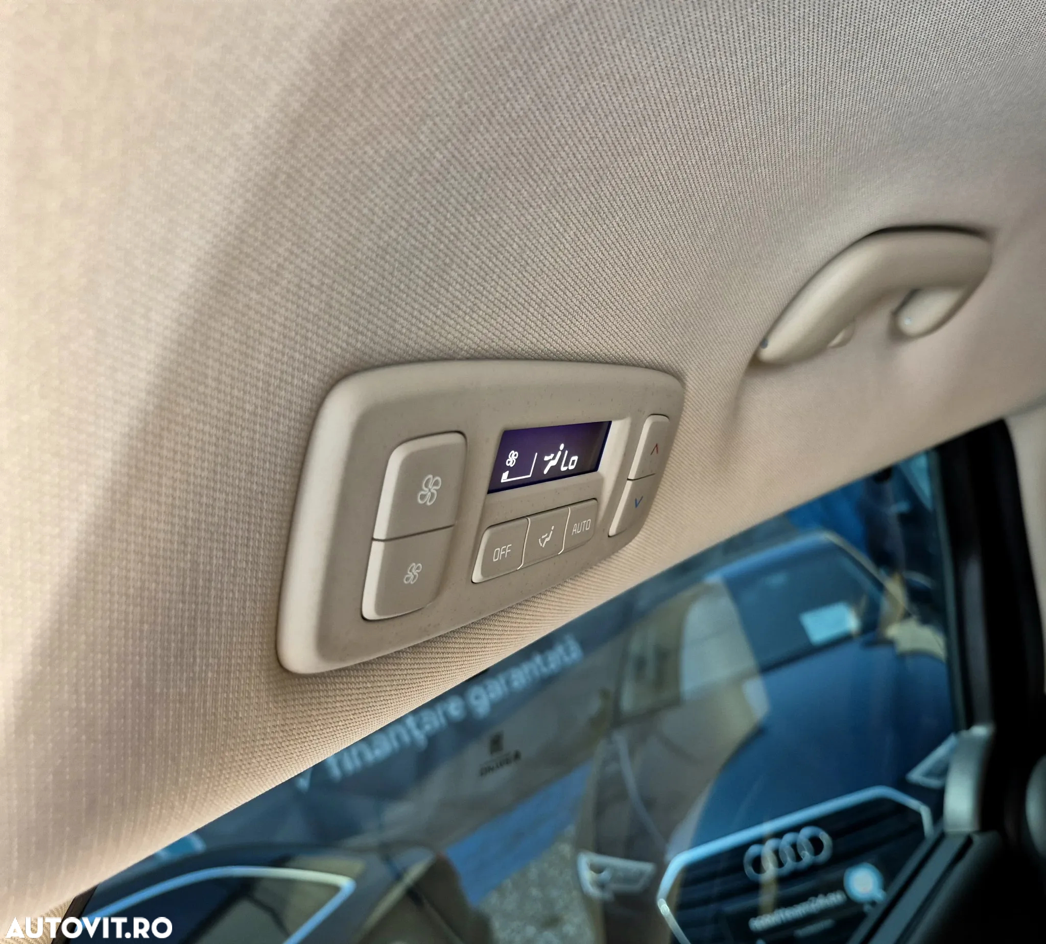 Kia Carnival - 27