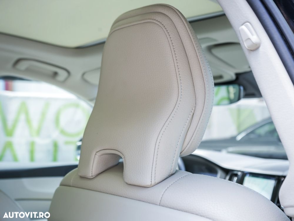 Volvo XC 60 B4 MHEV AT8 AWD Inscription - 38