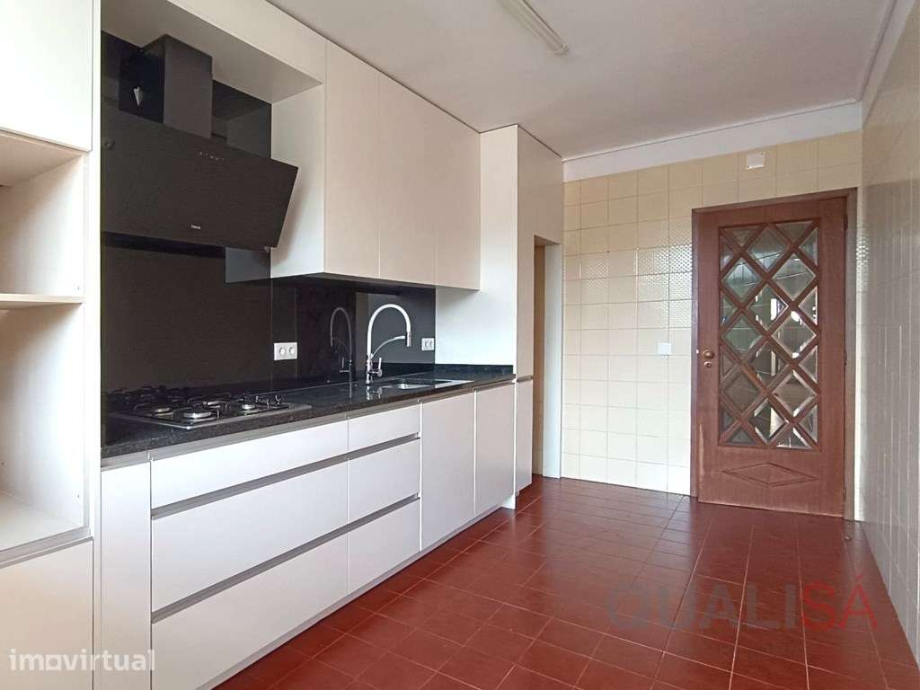 Apartamento T2 com varandas e garagem fechada em S. Vítor em Braga - Grande imagem: 2/34