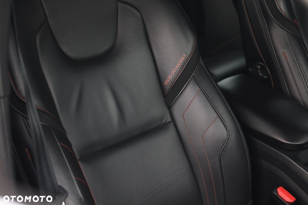 Volvo V40 Cross Country D3 Drive-E Ocean Race - 11
