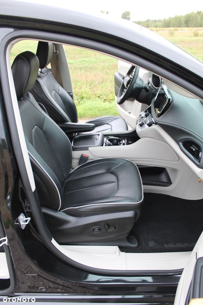Chrysler Pacifica - 22