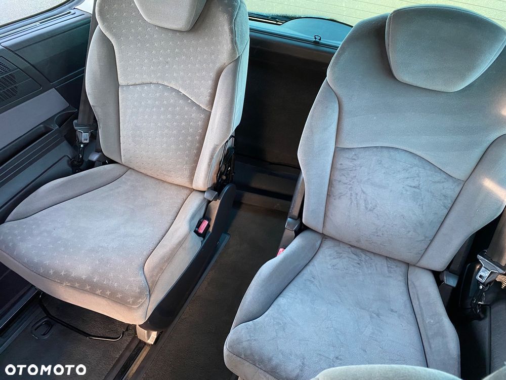 Peugeot 807 2.2 ST - 8