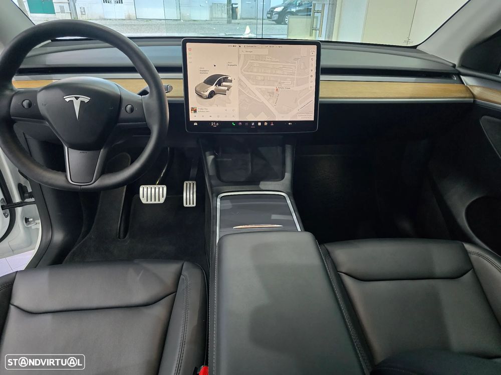 Tesla Model Y Performance Dual Motor AWD - 11