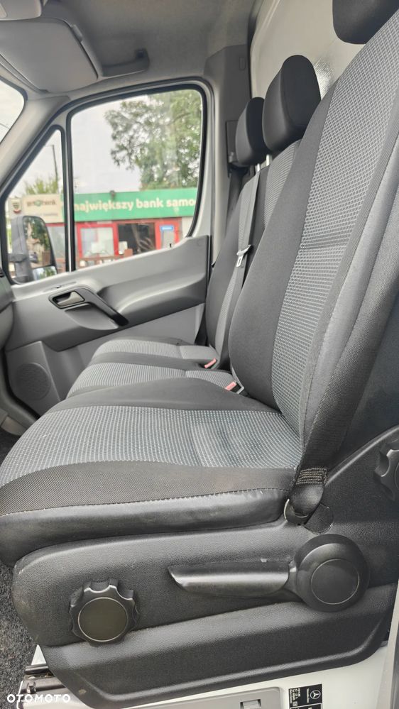 Mercedes-Benz Sprinter - 11