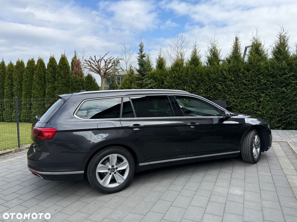 Volkswagen Passat - 4