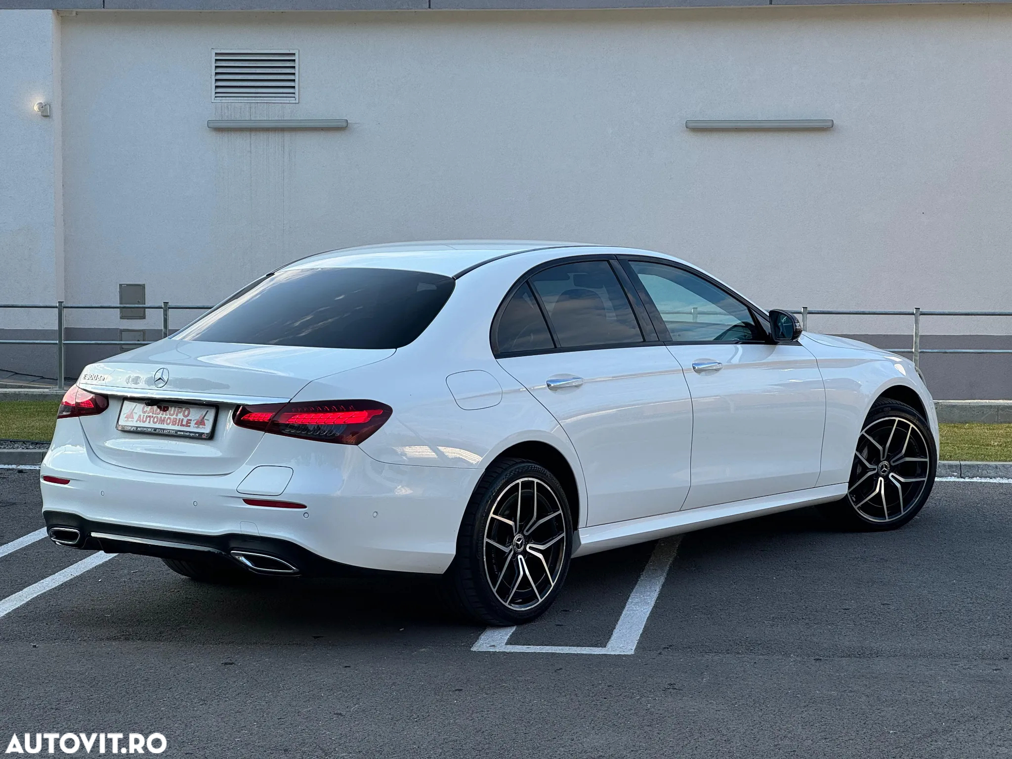 Mercedes-Benz E 300 de 9G-TRONIC AMG Line - 5
