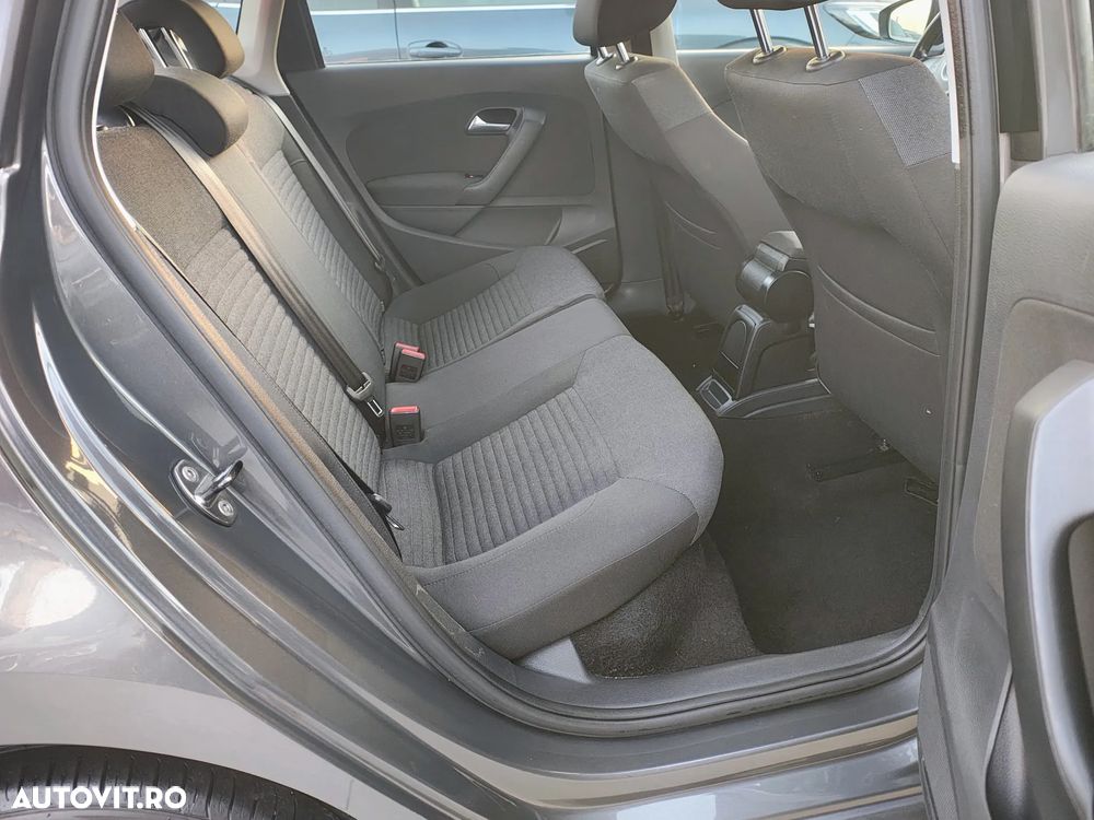 Volkswagen Polo 1.6 TDI Blue Motion Technology Comfortline - 18