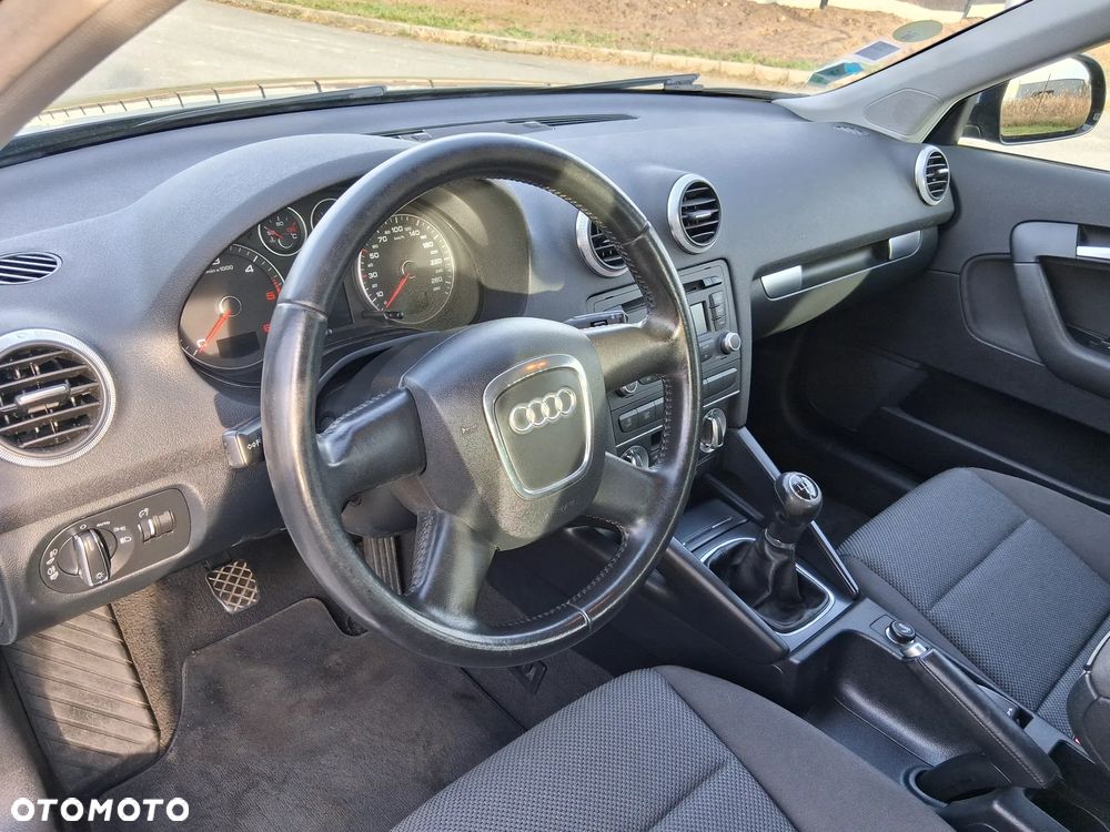 Audi A3 Sportback 1.6 TDI DPF S line Sportpaket - 19