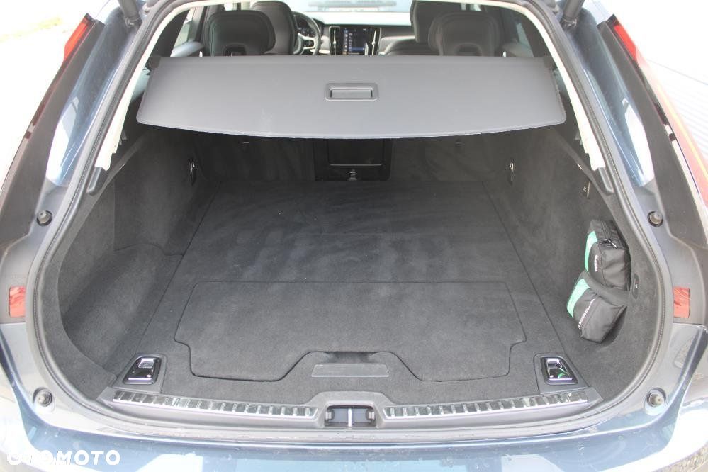 Volvo V90 Cross Country - 13