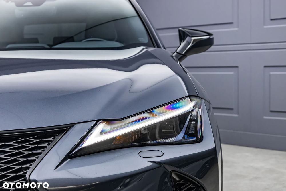Lexus UX 250h F SPORT - 9
