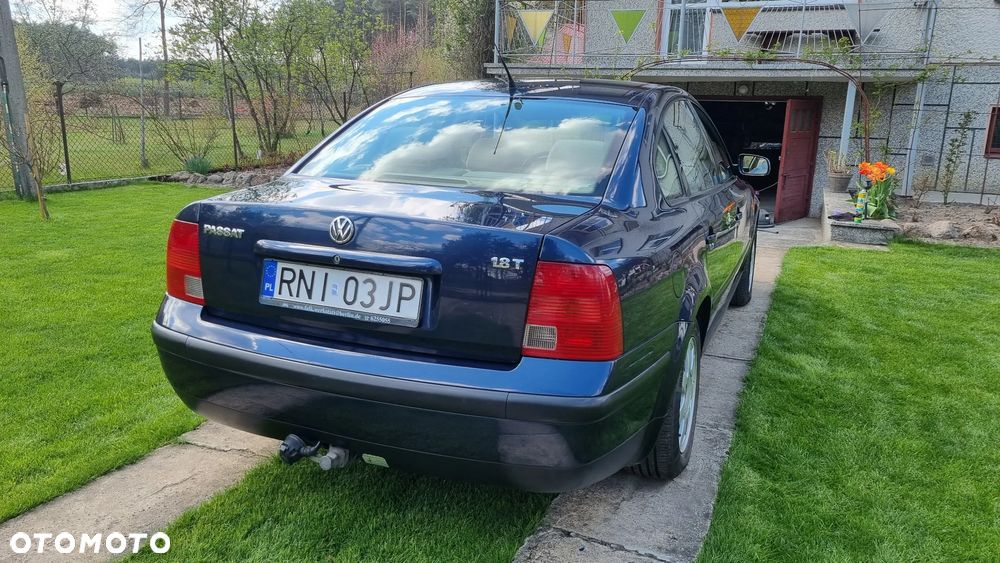 Volkswagen Passat 1.8T - 2