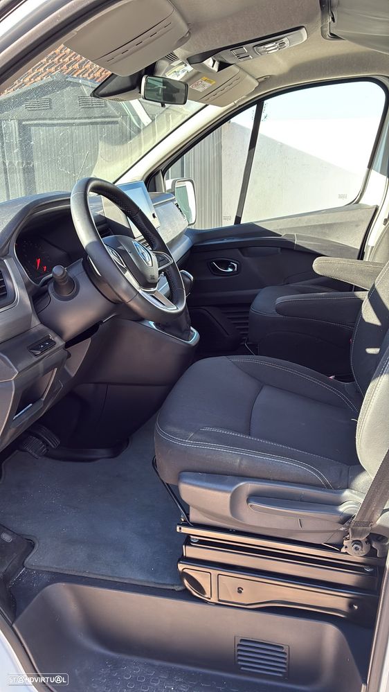 Renault Trafic CamperVan - 2
