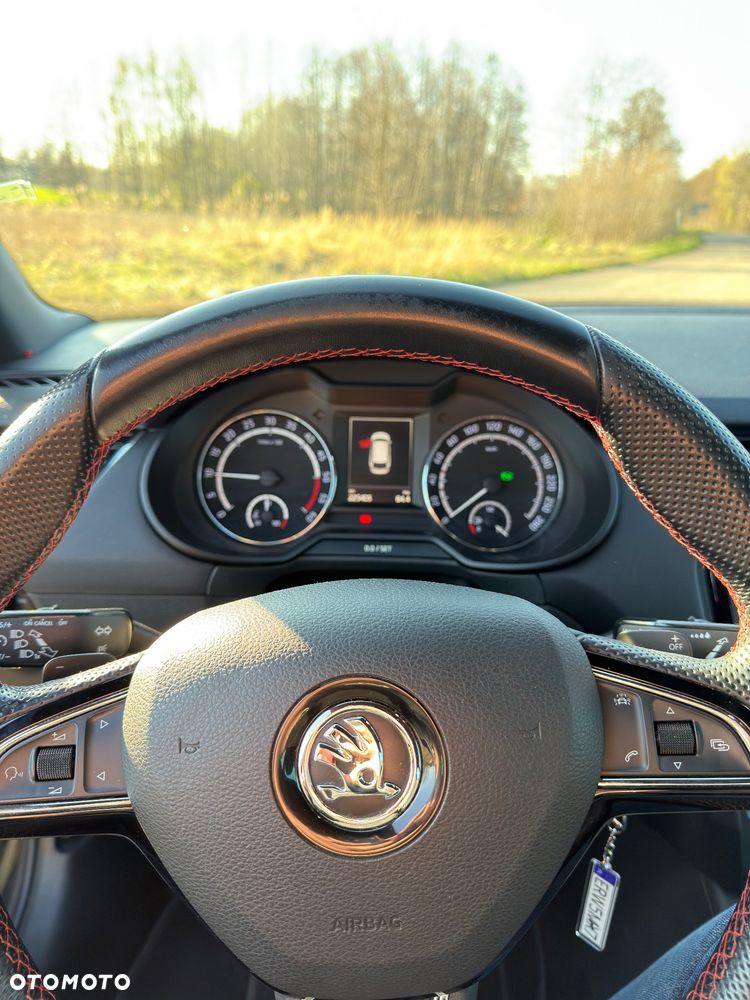 Skoda Octavia 2.0 TDI DSG RS - 25