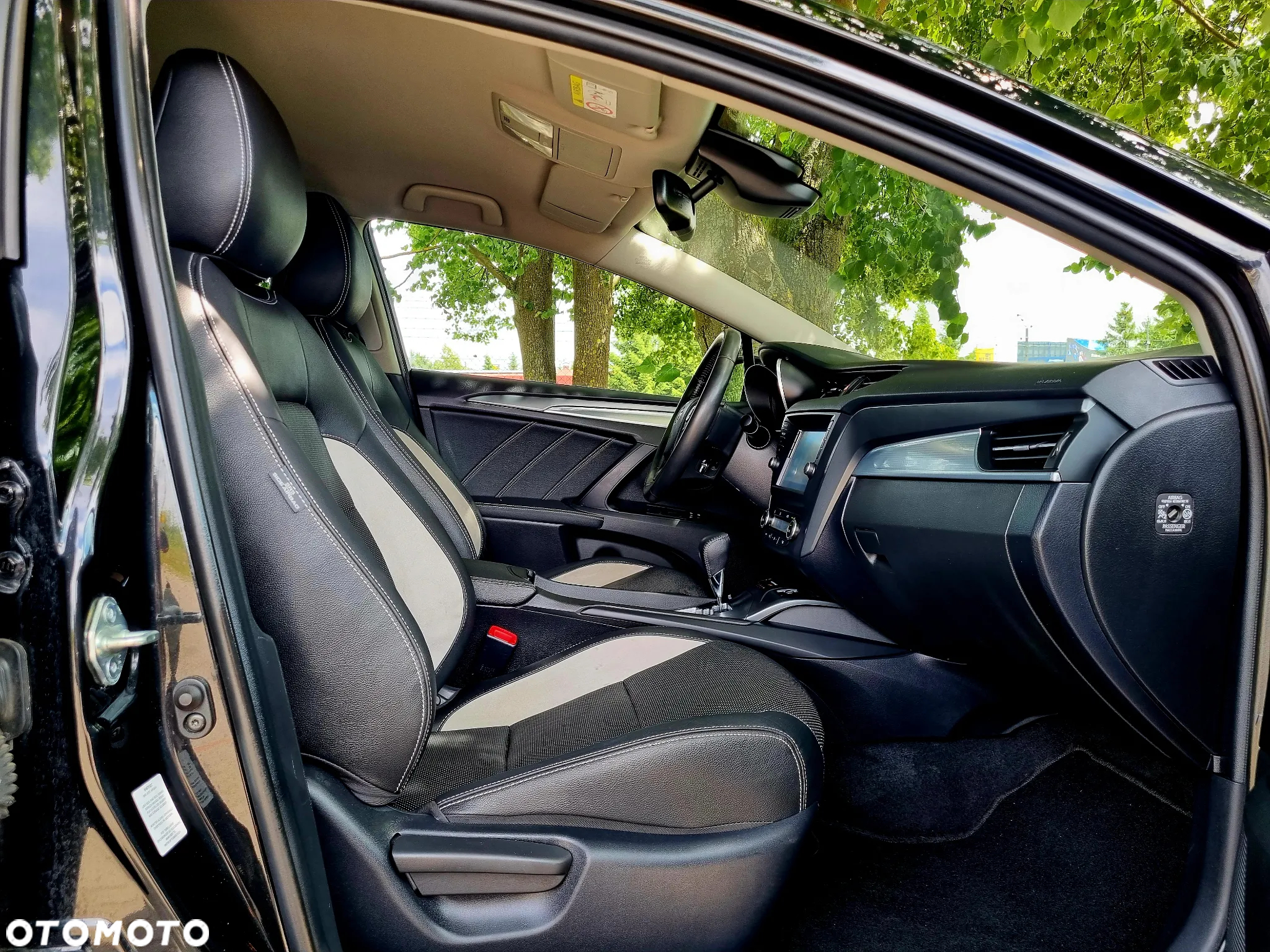 Toyota Avensis 1.8 Prestige MS - 12