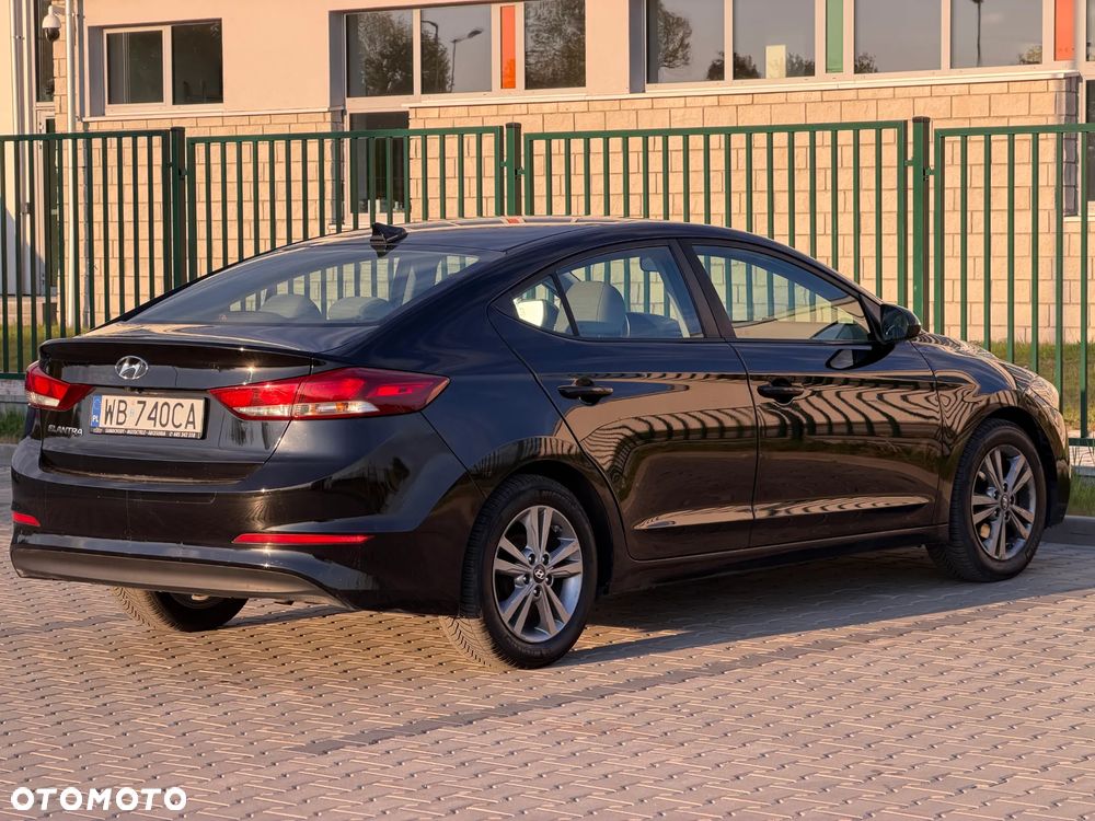 Hyundai Elantra - 8