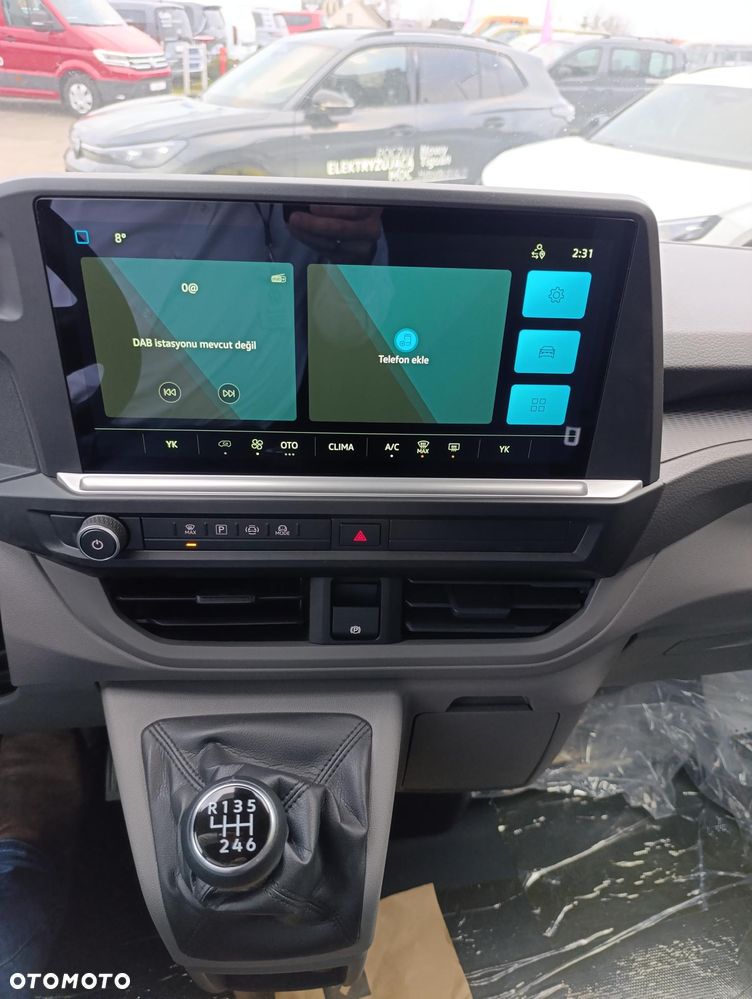 Volkswagen Caravelle - 11