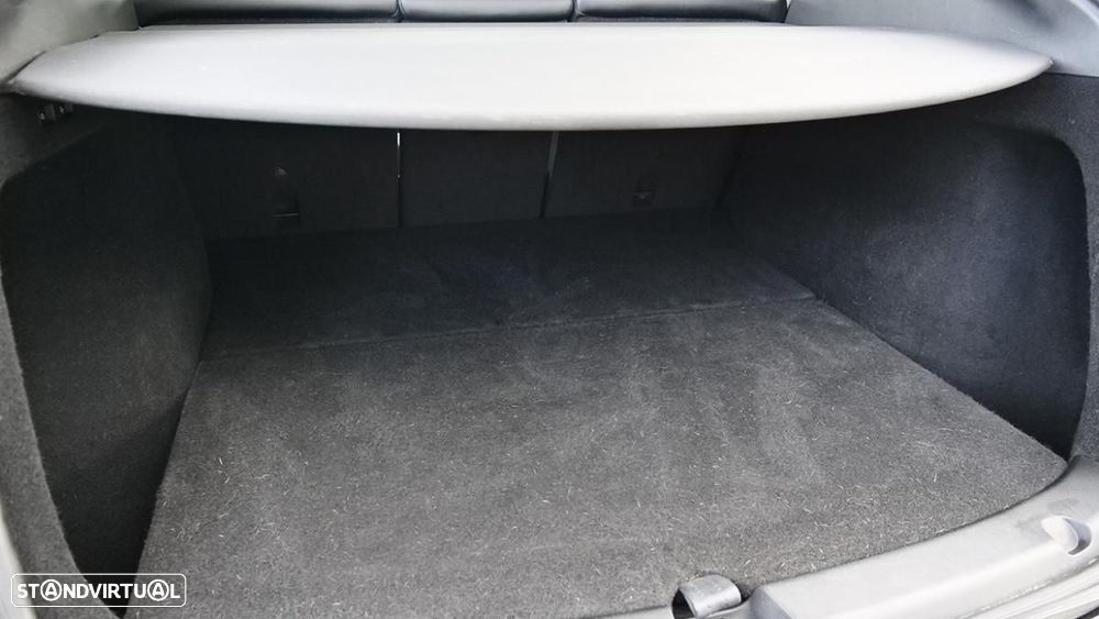 Tesla Model Y Long Range Dual Motor AWD - 13