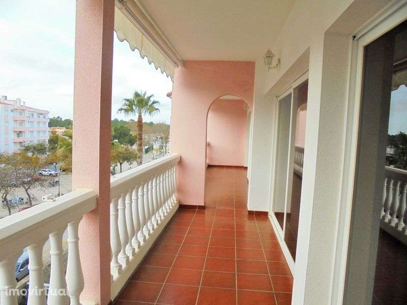 T2 C/Piscina, em zona nobre de Monte Gordo, abril e maio. - Grande imagem: 2/12