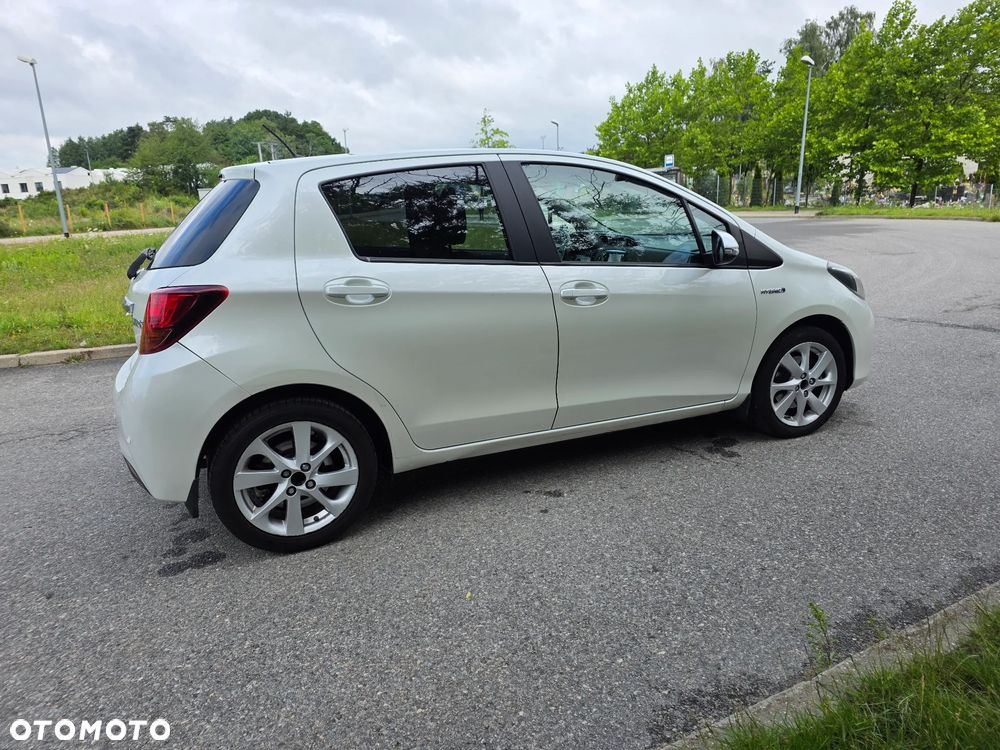 Toyota Yaris Hybrid 100 Sol - 7