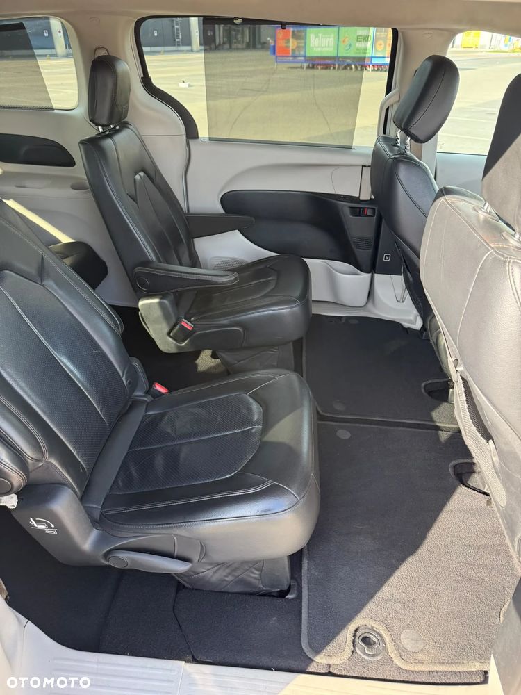 Chrysler Pacifica - 22