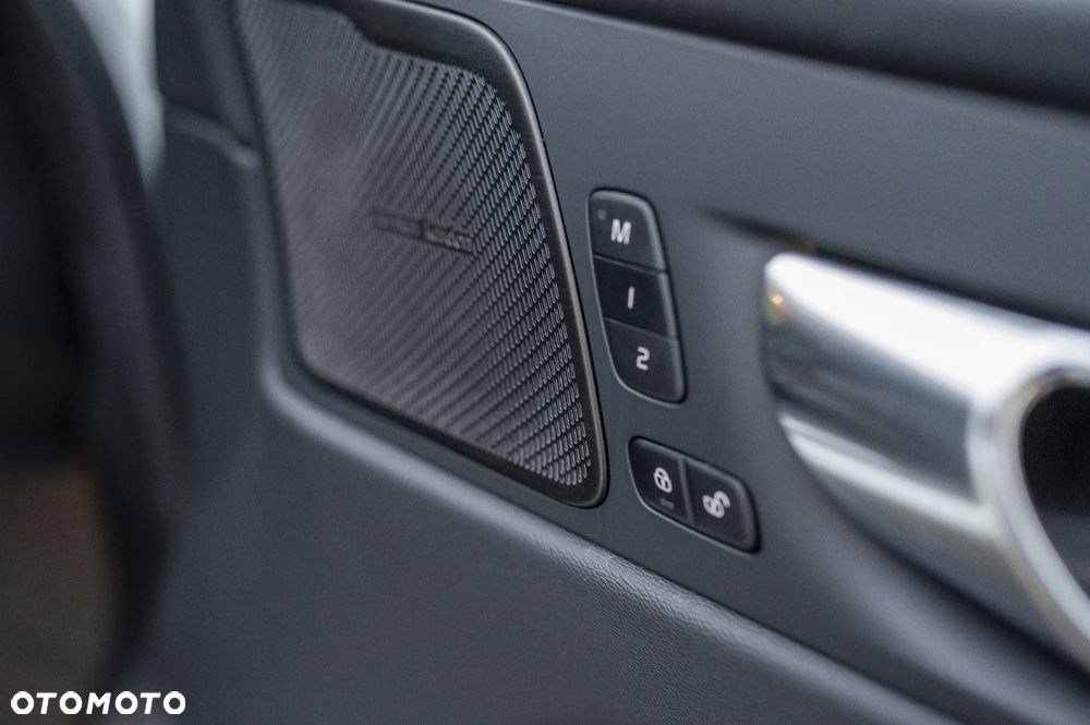 Volvo XC 60 B5 B AWD Ultimate Black Edition - 36