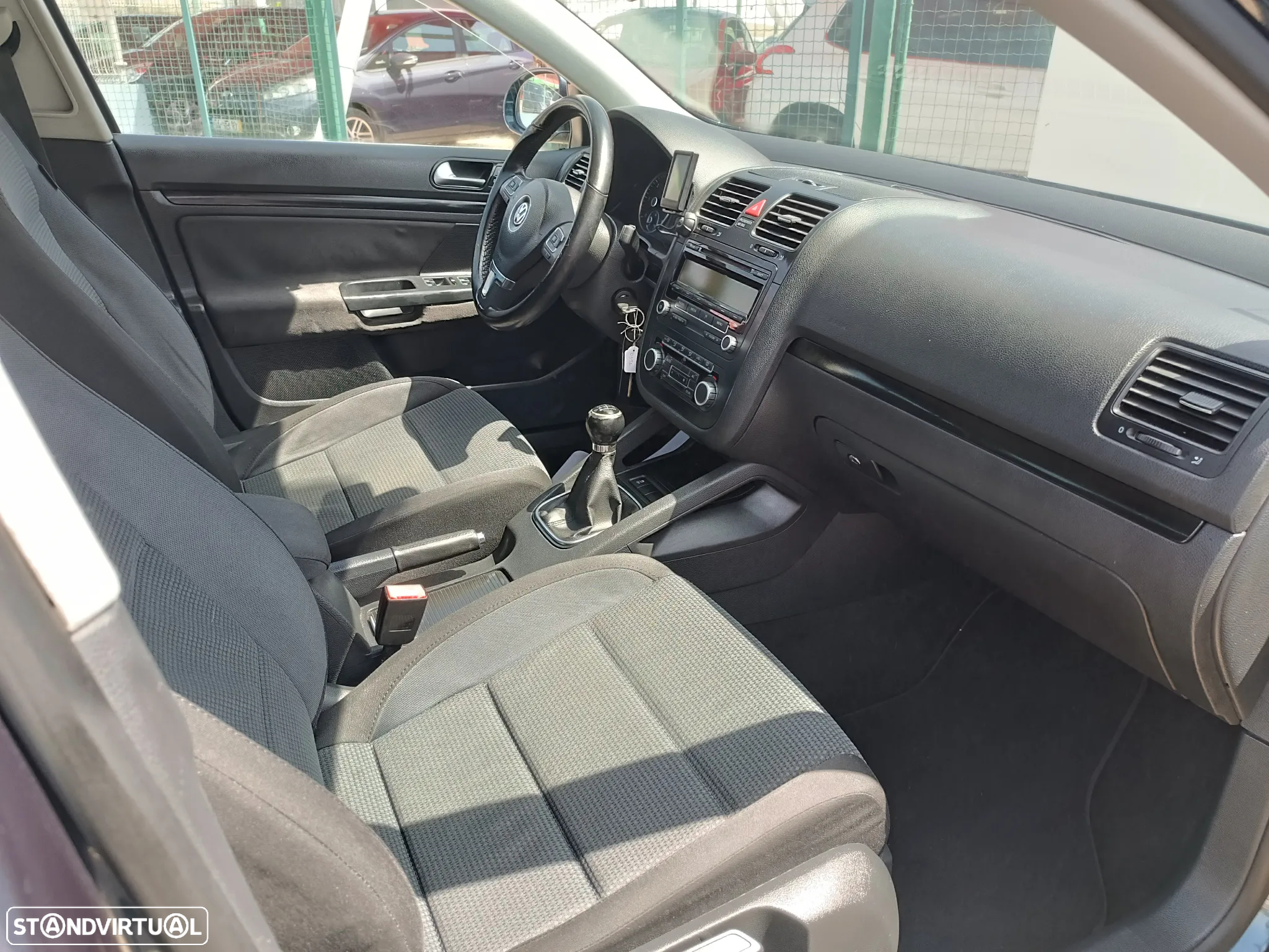 VW Jetta 2.0 TDI Confortline - 21