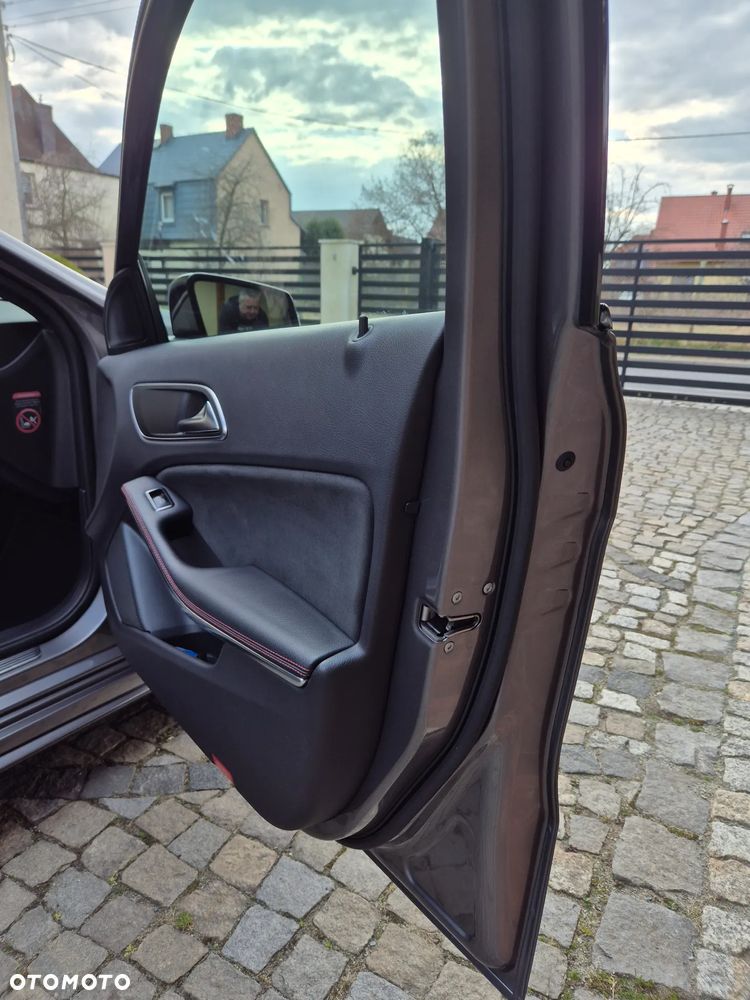 Mercedes-Benz Klasa A 180 7G-DCT AMG Line - 31