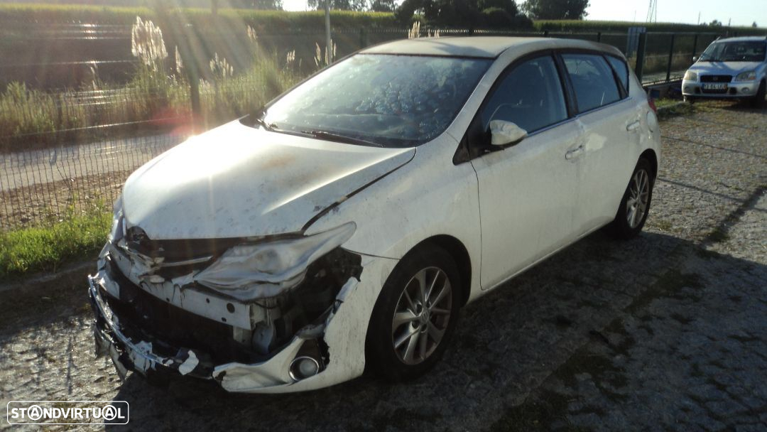 Toyota Auris 2.0 D-4D 5P 2014 - Para Peças - 3