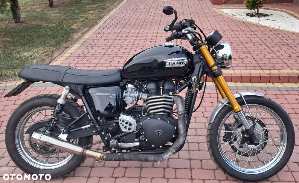 Triumph Bonneville - 1