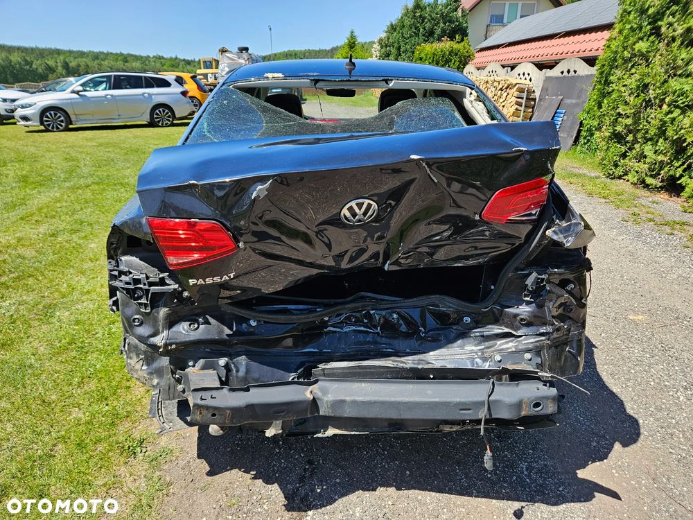 Volkswagen Passat - 4