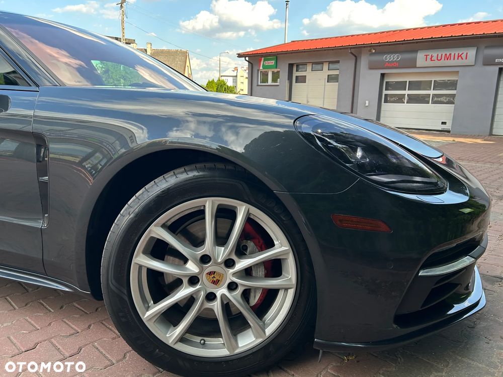 Porsche Panamera 4 - 19