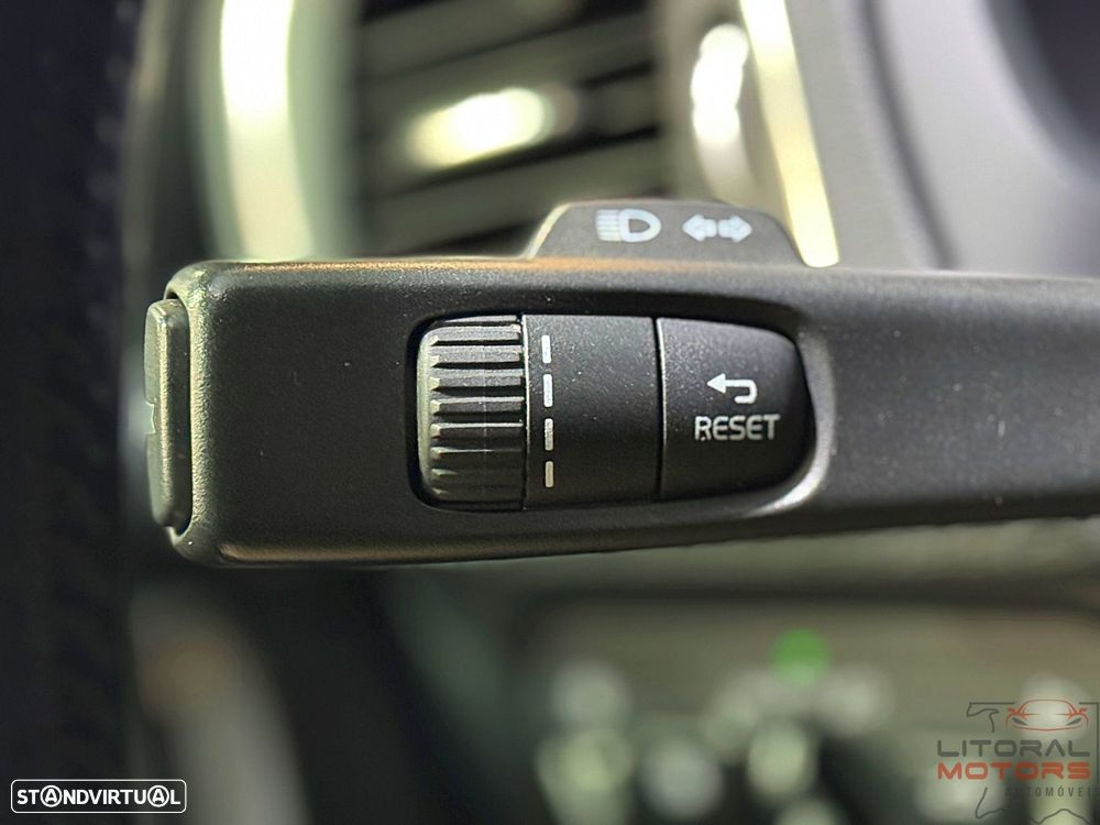 Volvo V40 1.6 D2 Momentum Powershift Eco - 22