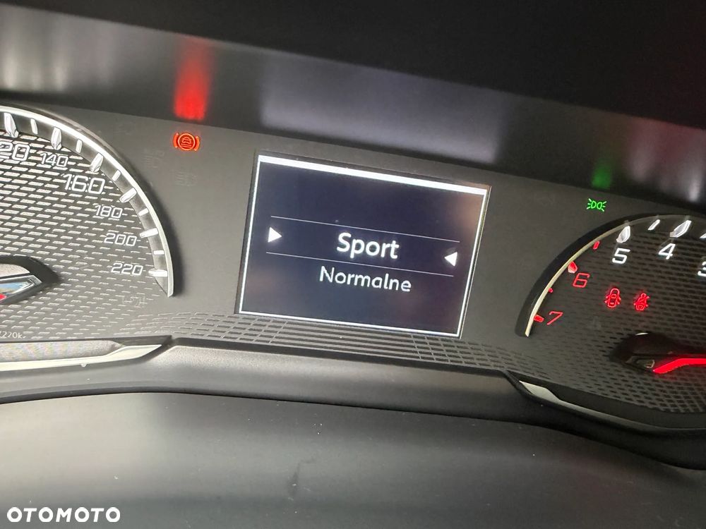 Peugeot 208 - 35