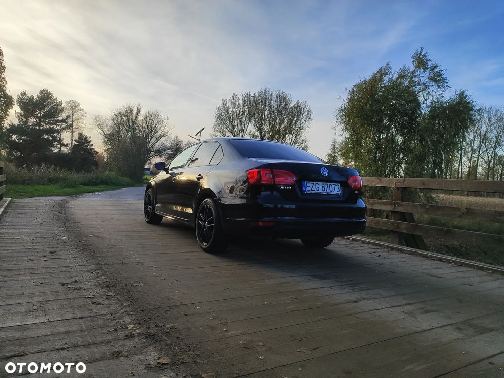 Volkswagen Jetta 1.6 TDI BMT Trendline - 13