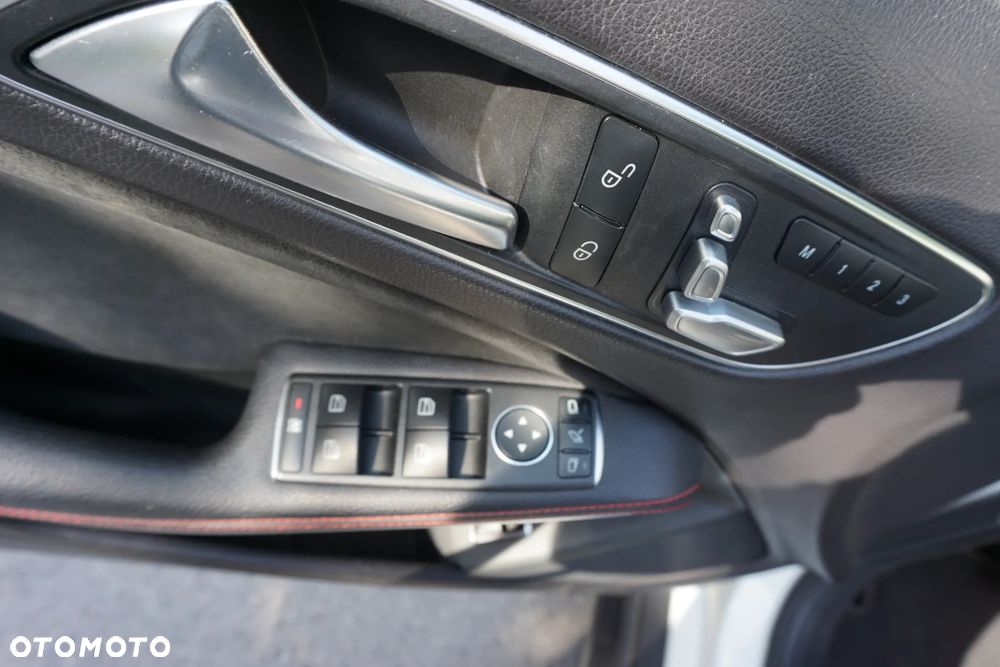 Mercedes-Benz GLA 220 4-Matic AMG Line - 23