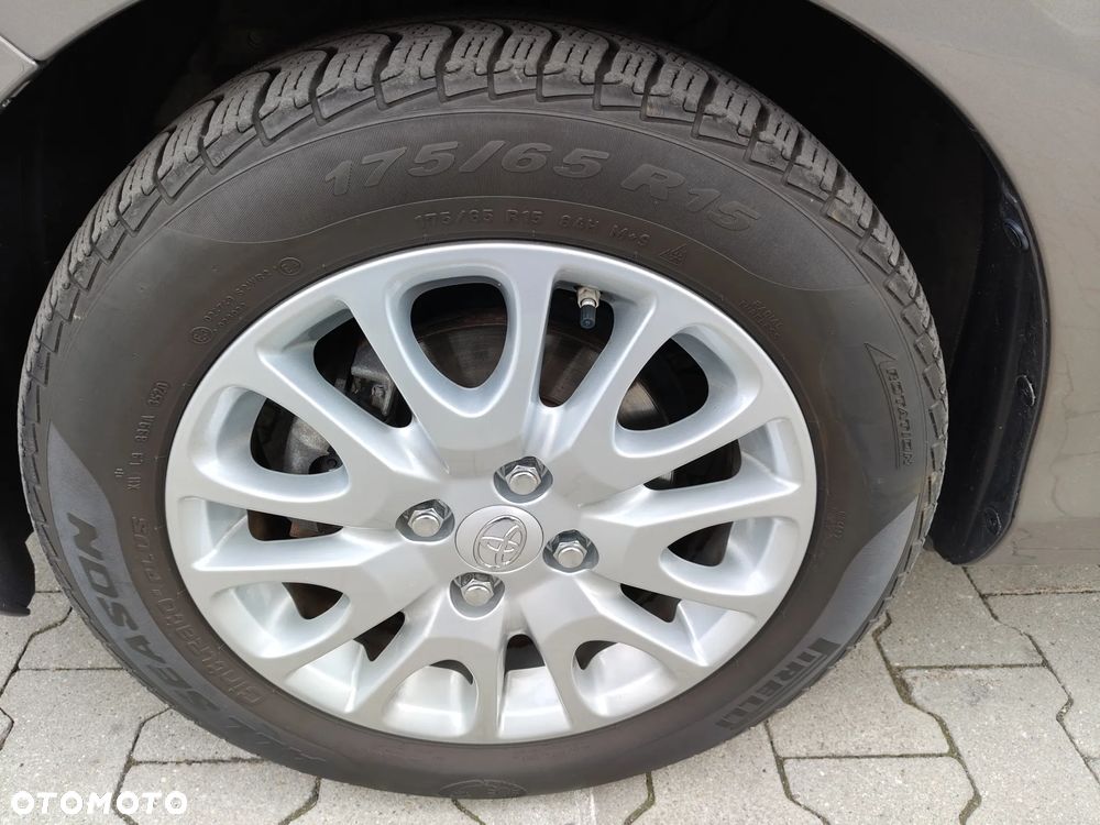 Toyota Yaris 1.5 Premium CVT - 11
