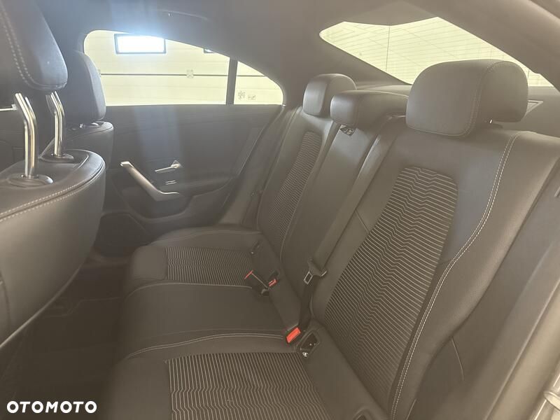 Mercedes-Benz CLA 200 7G-DCT - 19