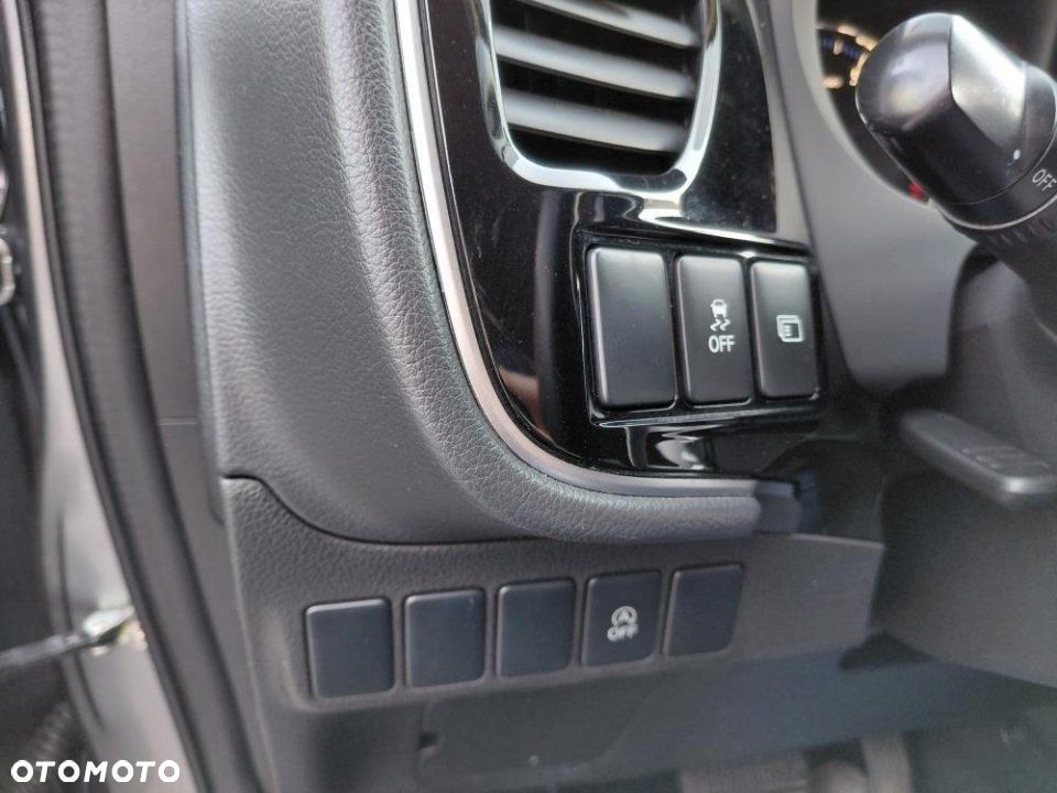 Mitsubishi Outlander - 22