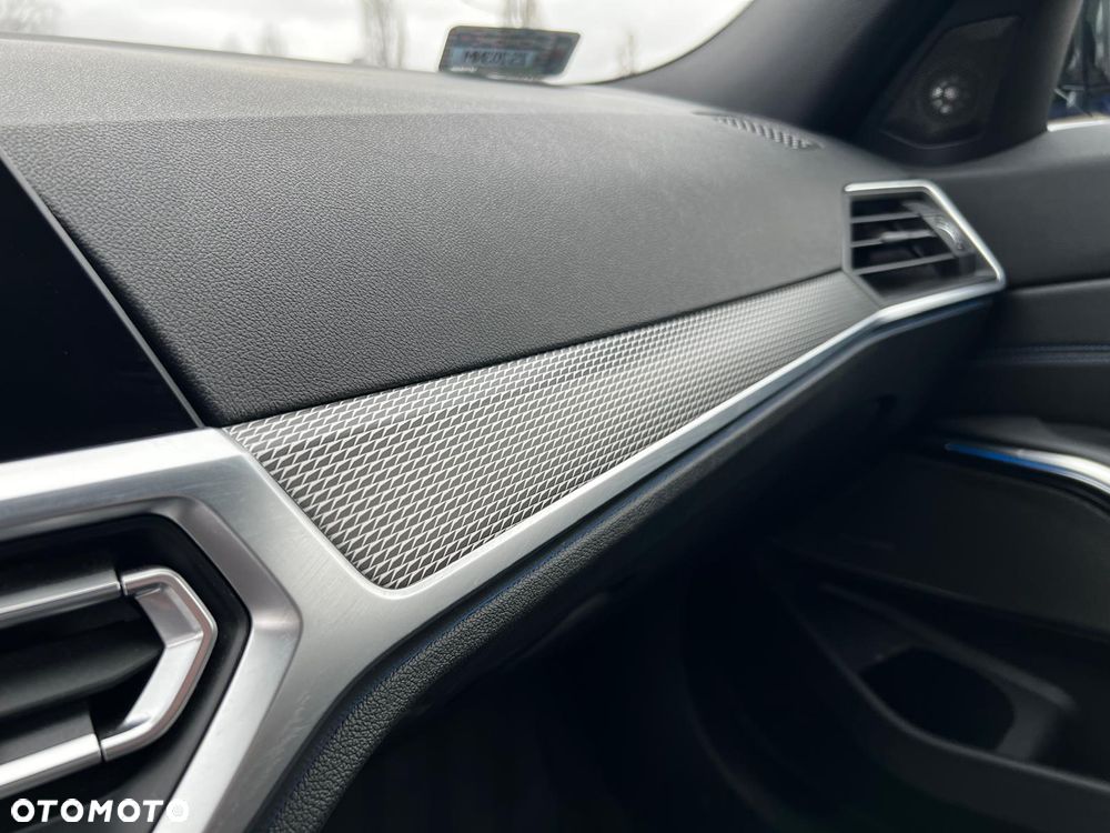 BMW Seria 3 330e M Sport - 20