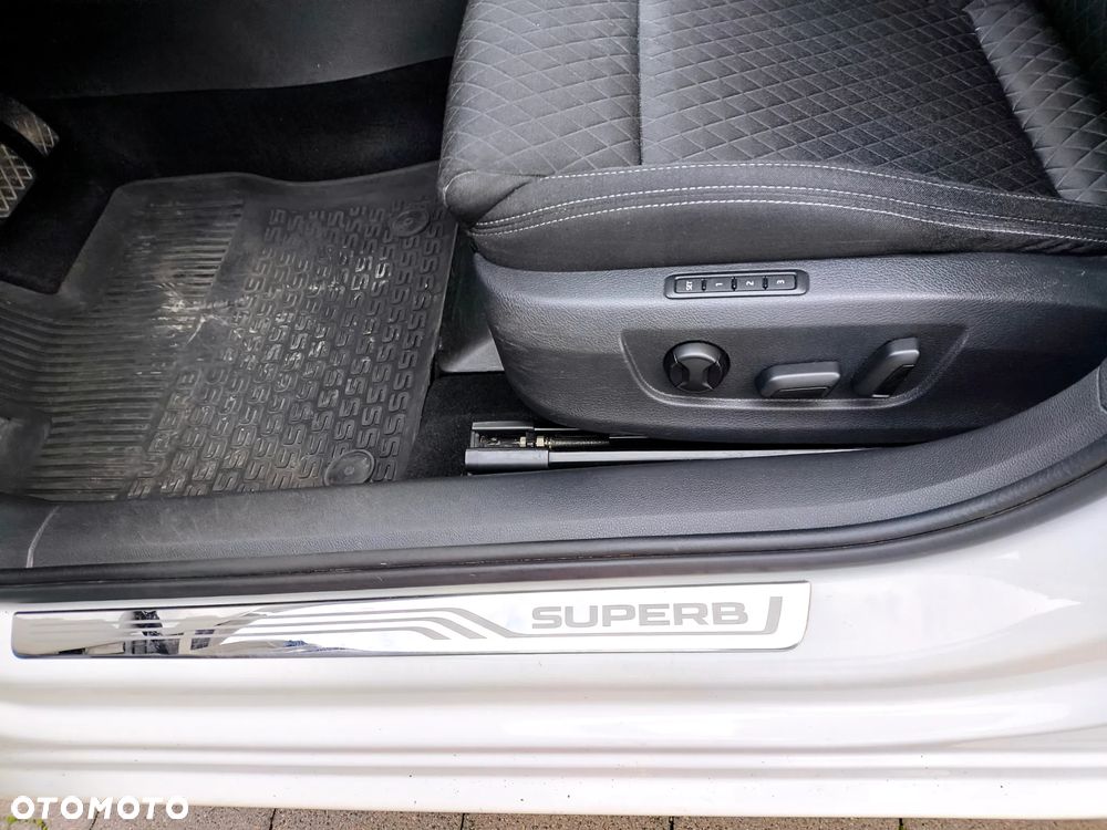 Skoda Superb 2.0 TDI 4x4 Style DSG - 25