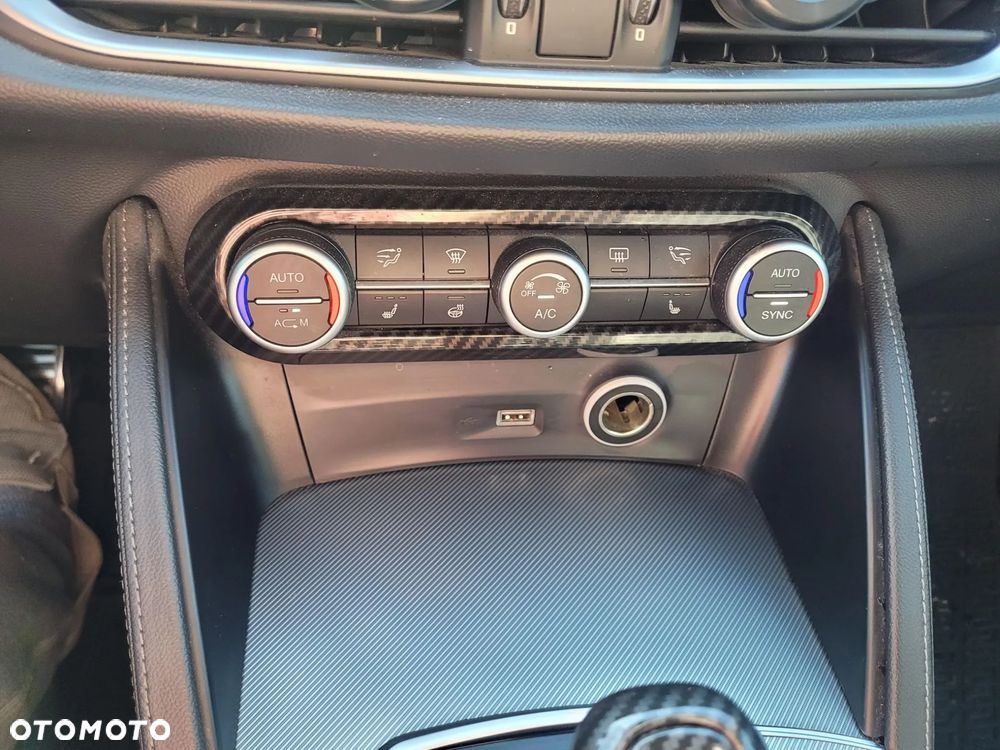Alfa Romeo Stelvio 2.0 Turbo 16V AT8-Q4 Ti - 17