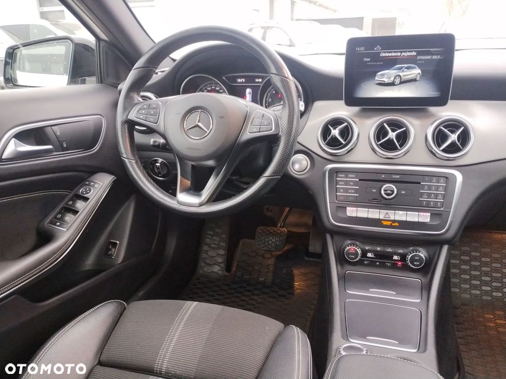 Mercedes-Benz GLA 200 7G-DCT AMG Line - 31