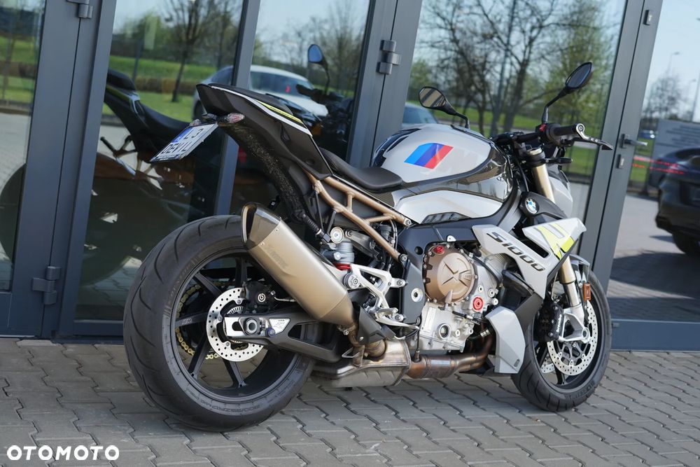 BMW S - 4