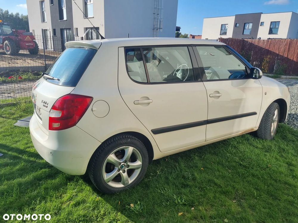 Skoda Fabia 2008 photo 2