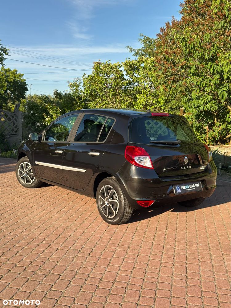Renault Clio - 11