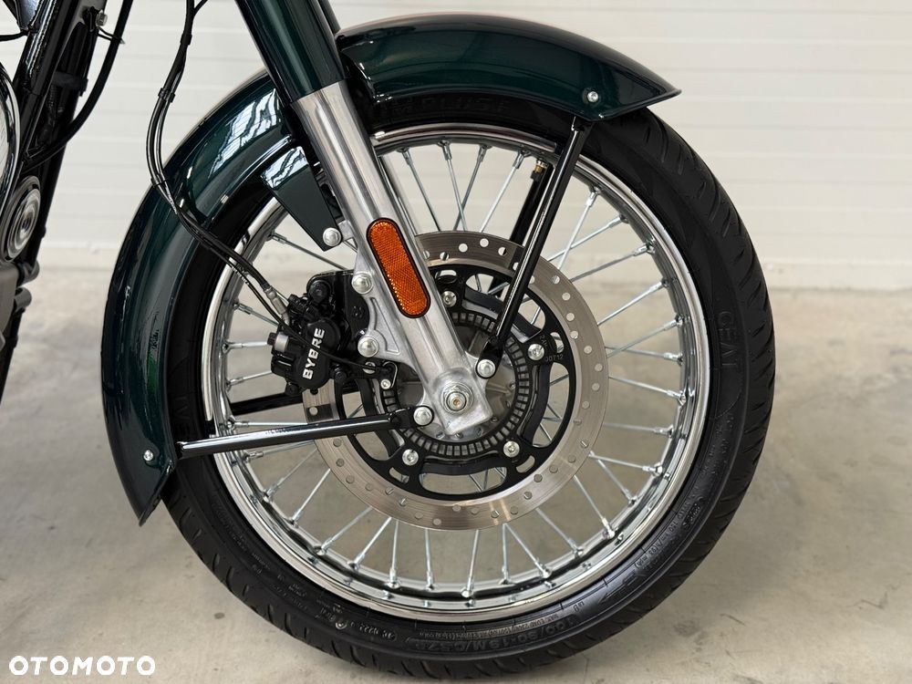 Royal Enfield Classic - 10