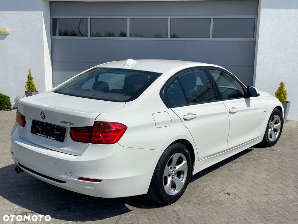 BMW Seria 3 320i Sport Line - 5